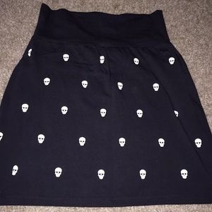 PINK blk/ white skull mini skirt medium